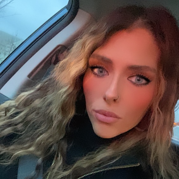 Meet your Posher! ๐ซ - Picture 3 of 9